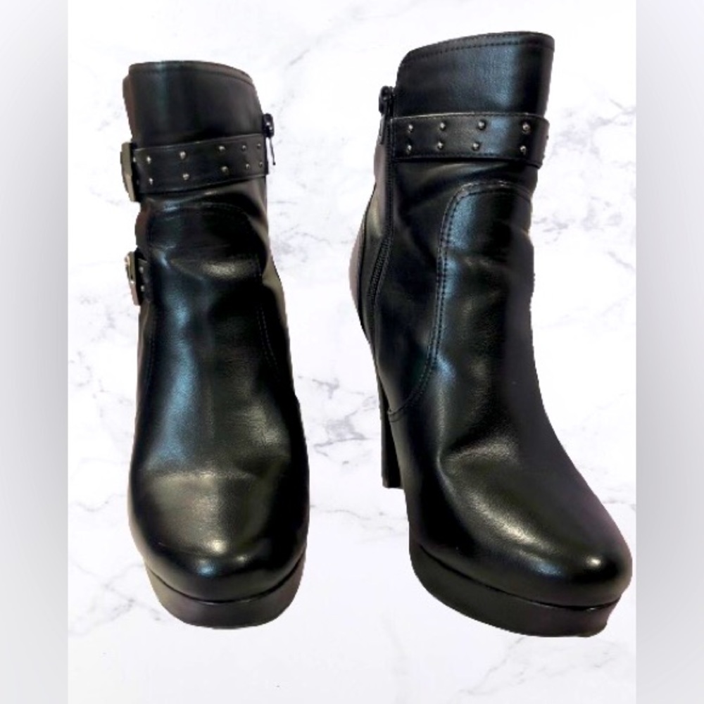 G by Guess Dalli Round Toe Ankle Bootie, Black, Size 10
